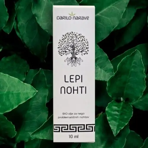 Lepi nohti za lepe nohte v objemu listov narave